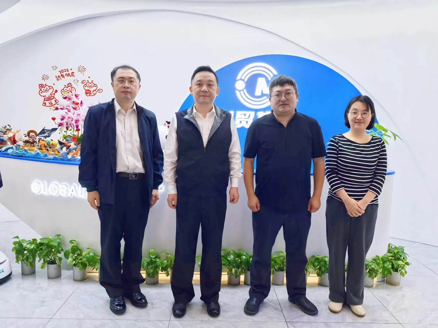 热烈欢迎观澜海关关长、党委书记李杰一行莅临创贸集团深圳总部，超迹AI获点赞！